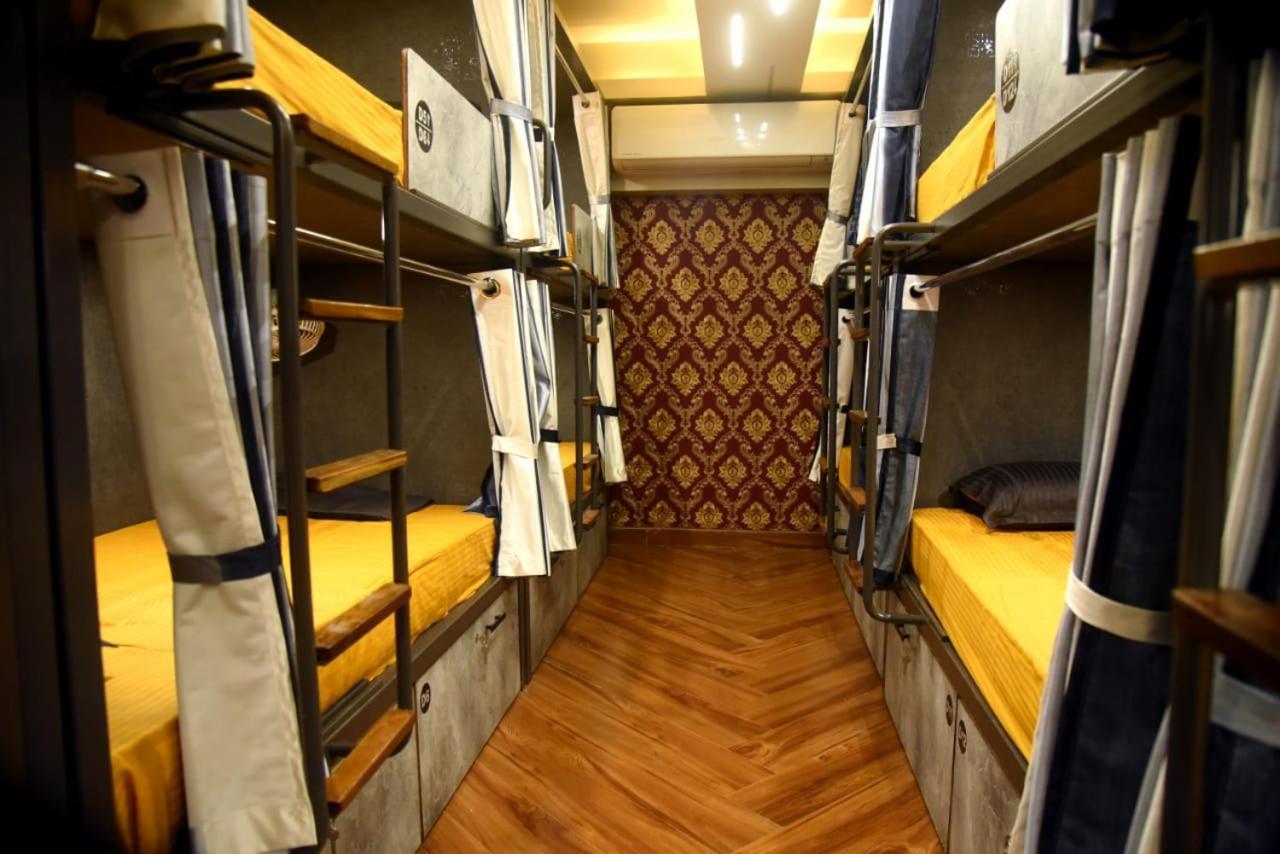 Charyana Hotel Ac Dormitory Ahmadábád Exteriér fotografie