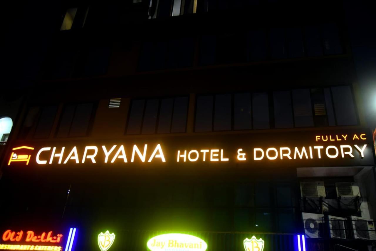 Charyana Hotel Ac Dormitory Ahmadábád Exteriér fotografie